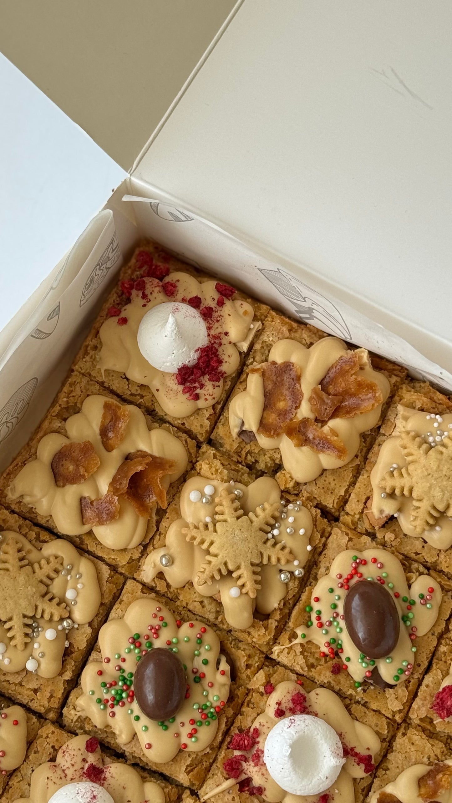 CHRISTMAS LOADED BLONDIE