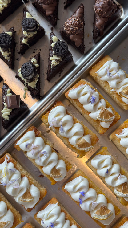 Lemon syrup mini cakes